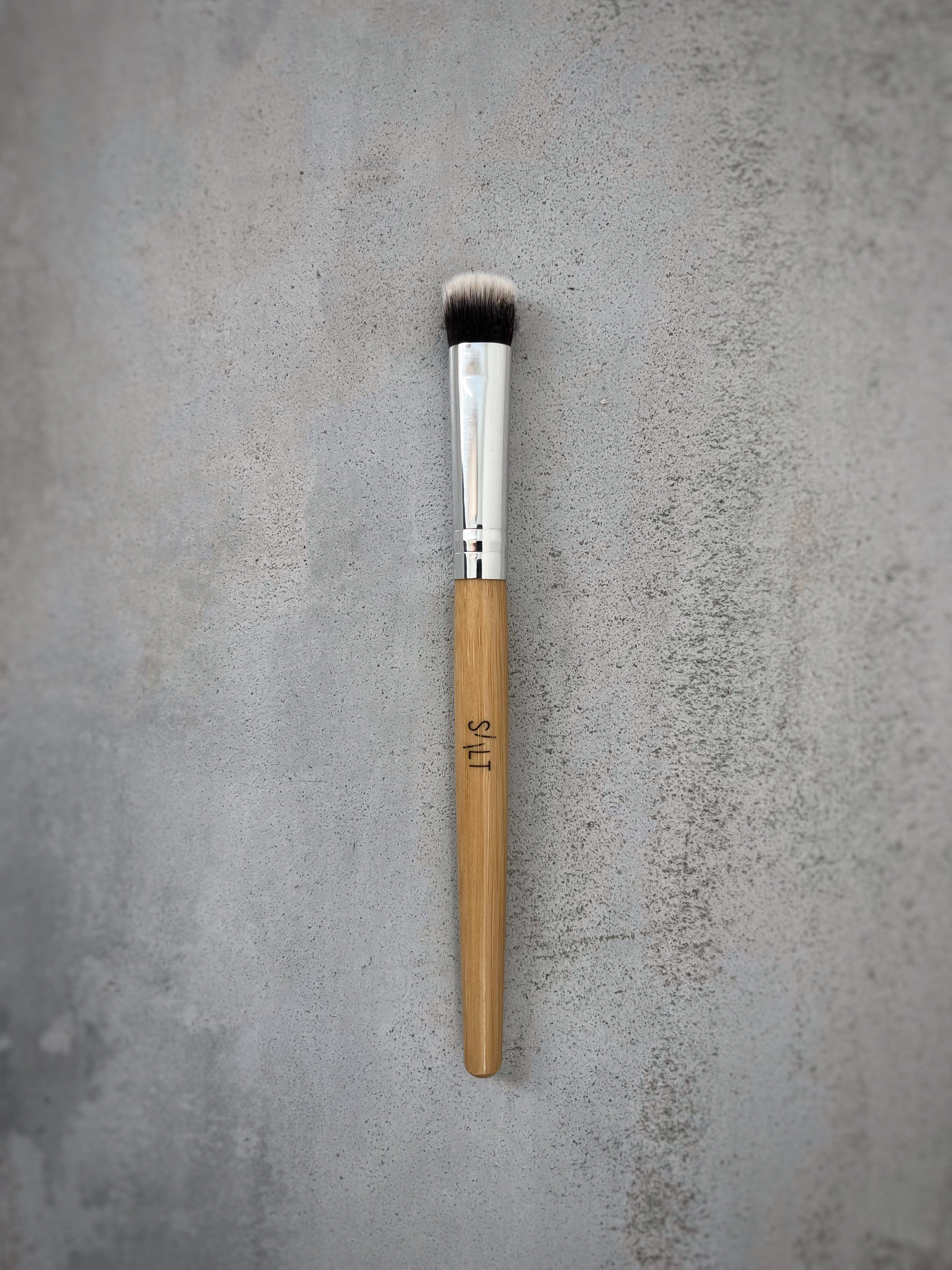 Salt Atelier dense Fluffy Eye Shadow Brush